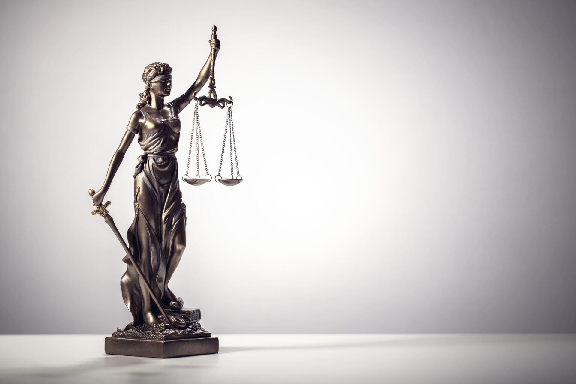 Açık öğretim lisesinde okuyor olmak, babanın evladına yardım nafakası ödeme yükümlülüğünü ortadan kaldıran bir sebep değildir.